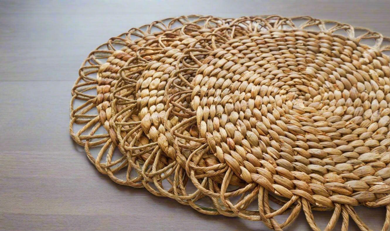 Natural Scalloped Round Placemats (Set of 2)