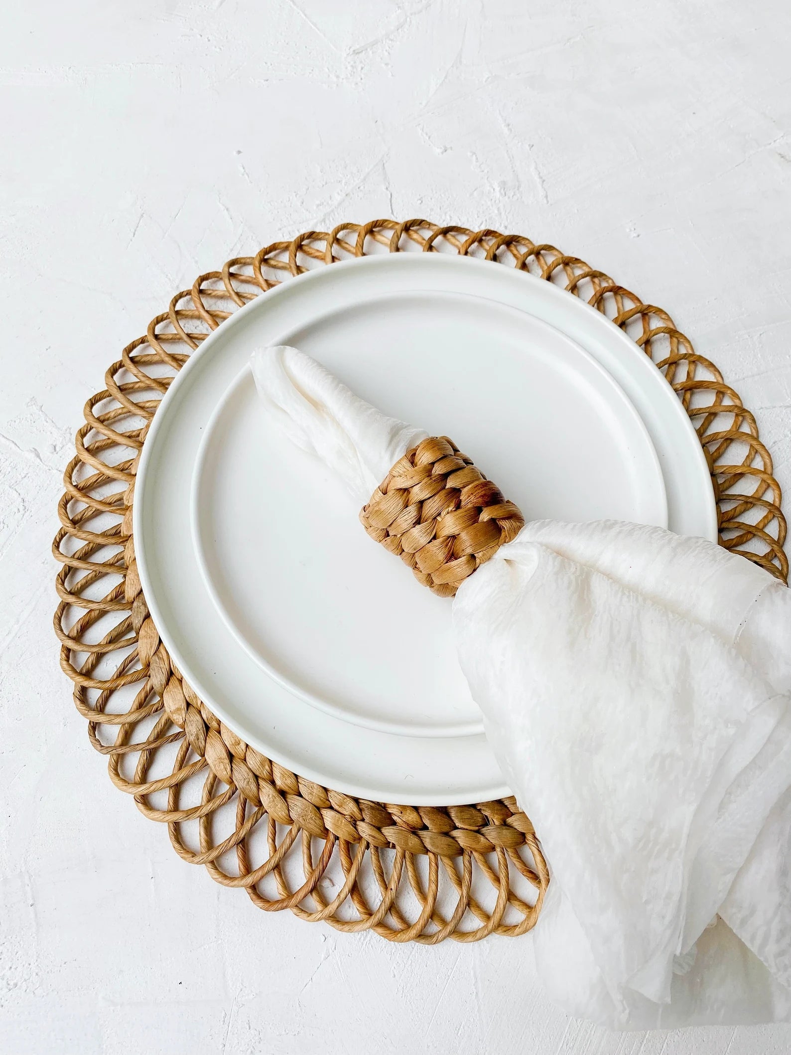 Natural Scalloped Round Placemats (Set of 2)